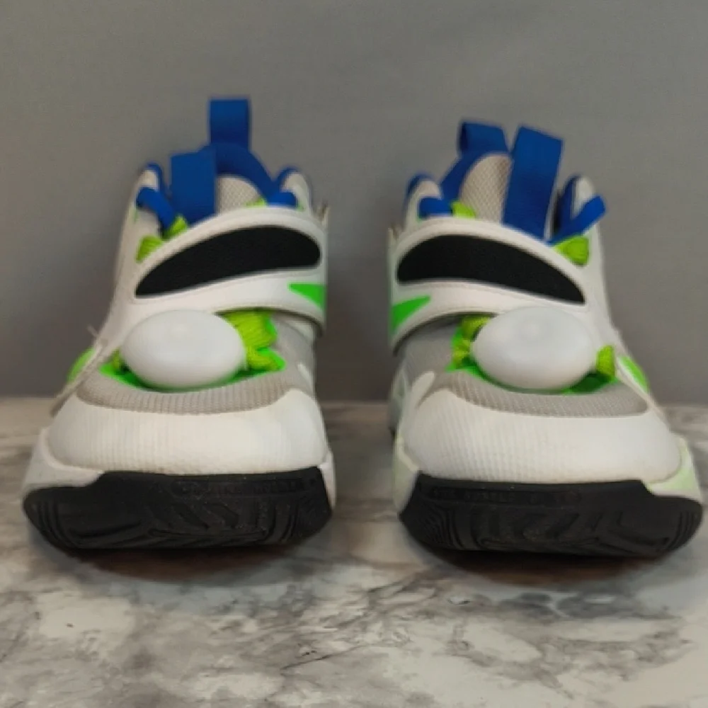 Nike Team Hustle D11 GS 'Green Strike Racer Blue' basketball shoe Size 4Y